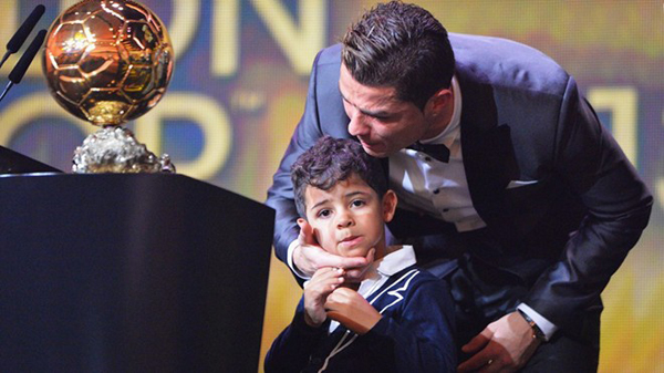 
Cristiano Ronaldo là một người cha tuyệt vời ra sao?
