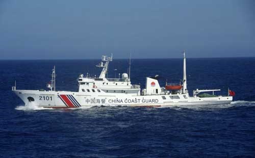 Philippines tố Trung Quốc phun vòi rồng tấn công tàu cá, Mỹ lên tiếng bênh vực