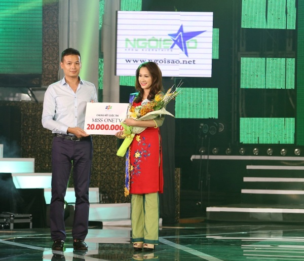 Đào Phương Thảo nhận giải Miss OneTV