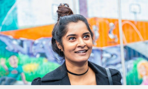 
Haritha Khandabattu đã quyết chạy khỏi cuộc hôn nhân sắp đặt tồi tệ để làm lại cuộc đời ở xứ khác. Ảnh: Humans of Amsterdam.
